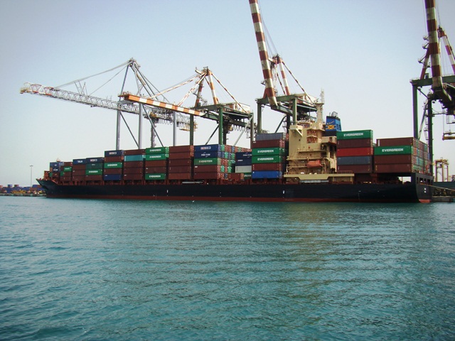 •	أداء ميناء عدن في الثلث الأول من العام 2016م